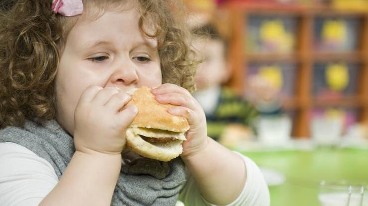 Çocukluk obezitesinin birçok zararı var