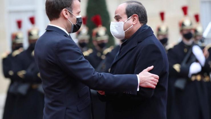 Fransayı ziyaretinde Sisiye onur nişanı verildi, basından gizlendi