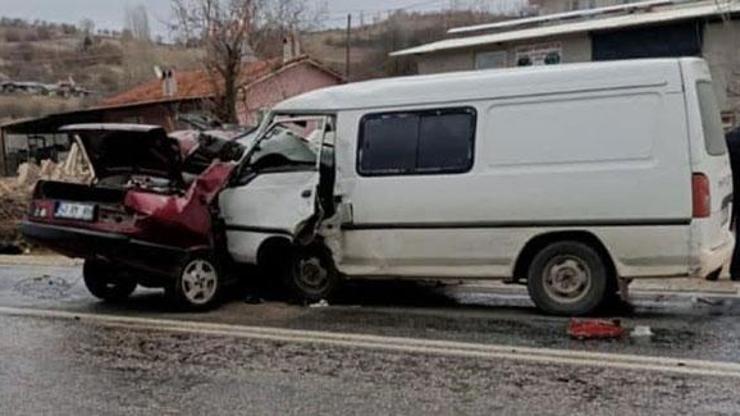 Feci kazada araç hurdaya döndü: Ölüler ve yaralı var