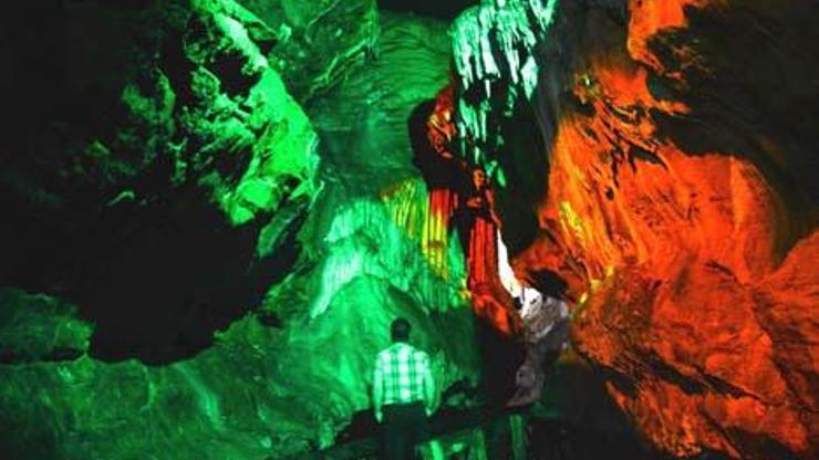 Yer altındaki saklı cennet Çal Mağarası, pandemide de ilgi çekiyor