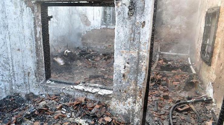 Manisada ev yangını: Bayram amca hayat arkadaşını kaybetti