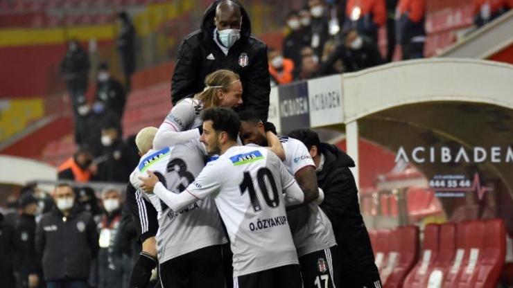 Beşiktaş Kulübü saldırıya uğradı