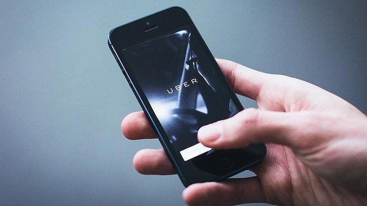 Uber Türkiye’ye döndü: Yolcular ve taksiciler ne düşünüyor