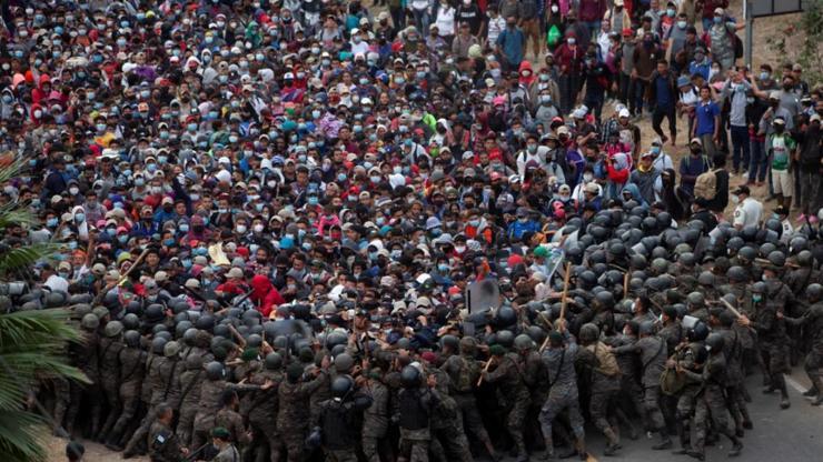 ABDye gitmeye çalışan göçmenlere Guatemala ordusu müdahale etti