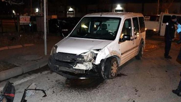Sivil polis aracı ile otomobil çarpıştı: 1 yaralı