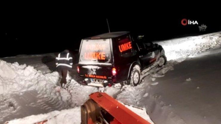 112 ekibi karda mahsur kaldı, 6 saat sonra kurtarıldı | Video