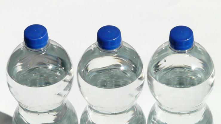Uzman isimden kritik uyarı: Plastik şişeler kansere davetiye çıkarıyor