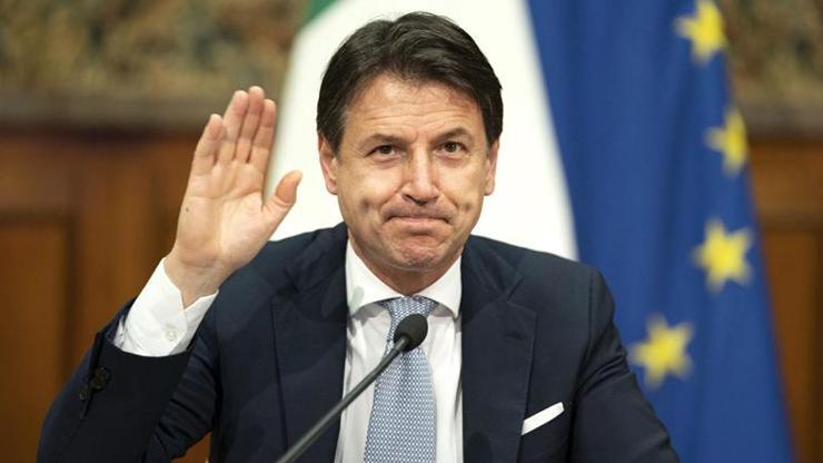 İtalyada Başbakan Giuseppe Conte istifa etmeyi düşünüyor