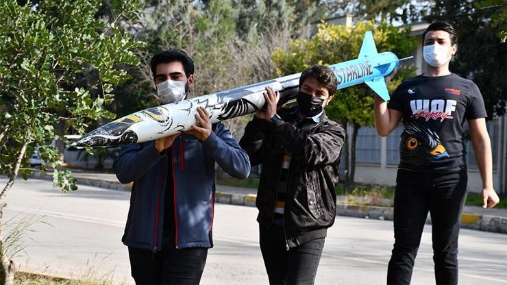 Adanada öğrenciler yüksek irtifa roketi geliştirdi