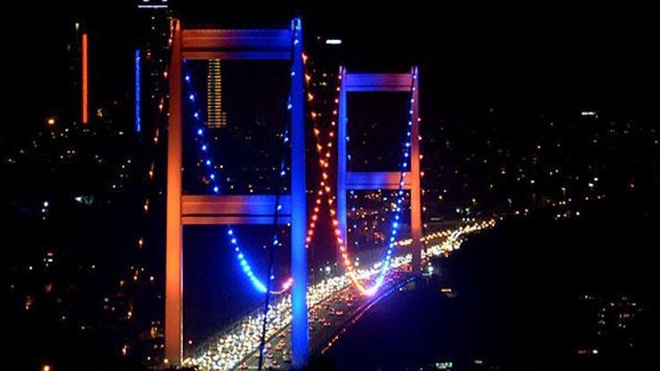FSM Köprüsü Dünya Kanser Gününe dikkati çekmek için ışıklandırıldı