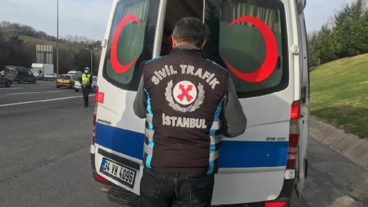 İstanbulda çakar denetimi: Boş hasta nakil ambulanslarına ceza
