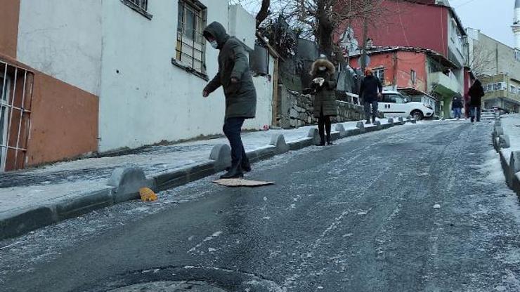 Vatandaşlar buzlu yollarda zor anlar yaşadı