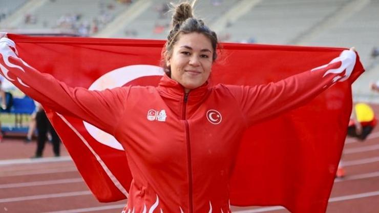 Özlem Becerek rekorunu geliştirdi Özlem Becerek rekorunu geliştirdi