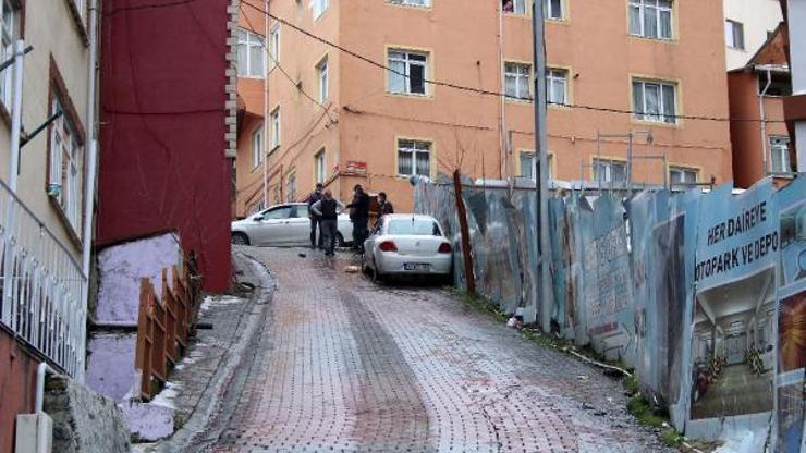 İstanbulda kar kazası: Kayan taksiden atladı