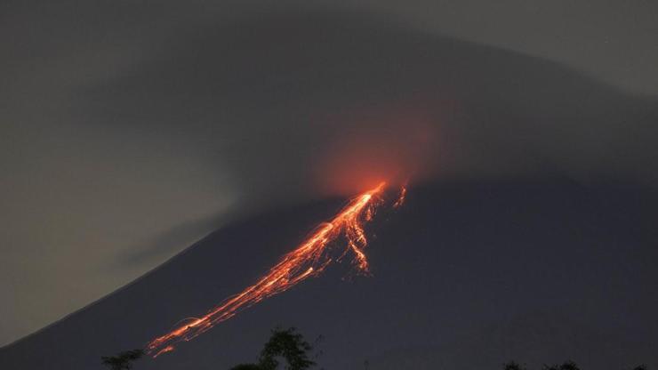 Endonezyada Merapi Yanardağında volkanik hareketlilik