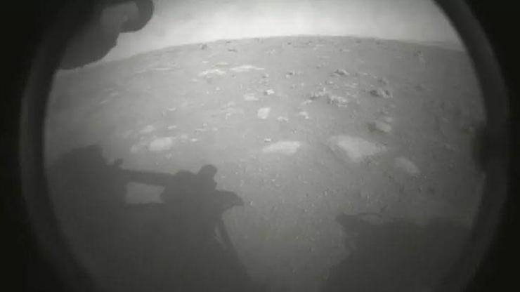 NASA, Marsa gönderdiği Perseveranceın iniş görüntülerini paylaştı