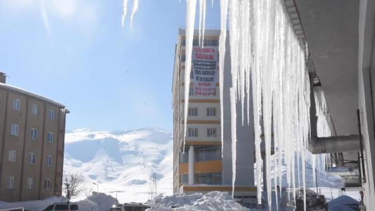 -20 derecede buz sarkıtları oluştu: Çığ uyarısı yapıldı