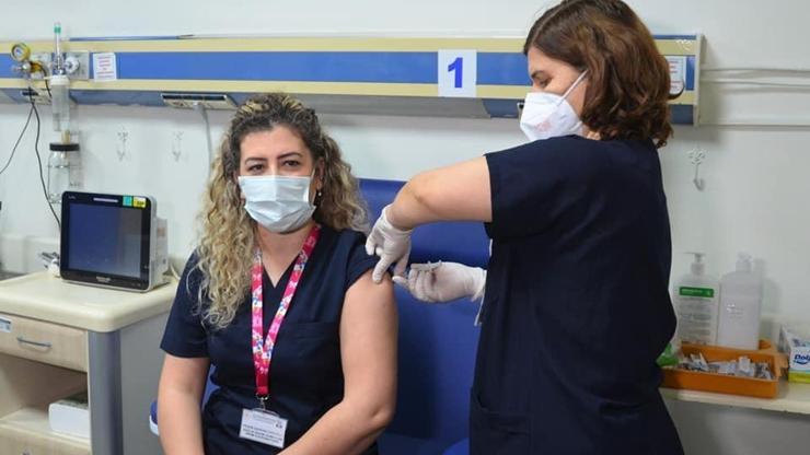 Son dakika Türkiyede kaç kişiye koronavirüs aşısı yapıldı İl il son rakamlar belli oldu