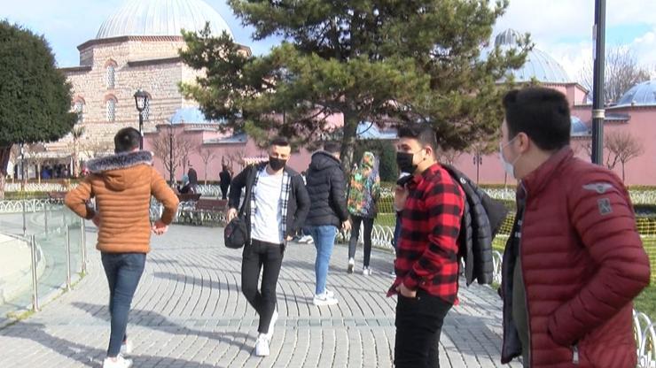 Turistler Sultanahmet Meydanına akın etti