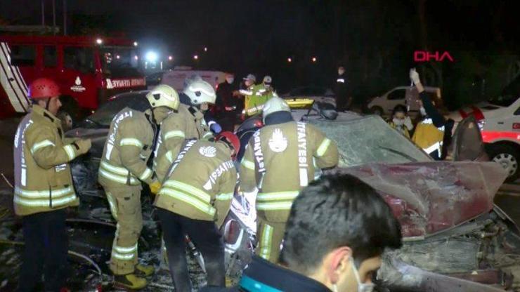 Sarıyerdeki kazada 2 kişi araç içinde sıkıştı