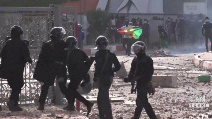 Senegalde sokaklar karıştı: 4 kişi öldü