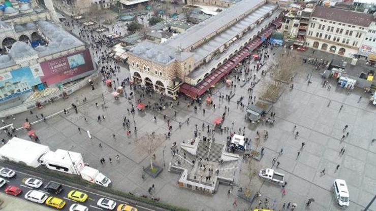 Eminönünde cumartesi kalabalığı