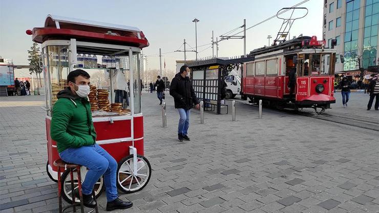 Taksime simitçiler geri döndü