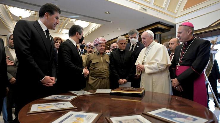 Papanın tarihi Irak ziyareti için bastırılan pulda harita skandalı