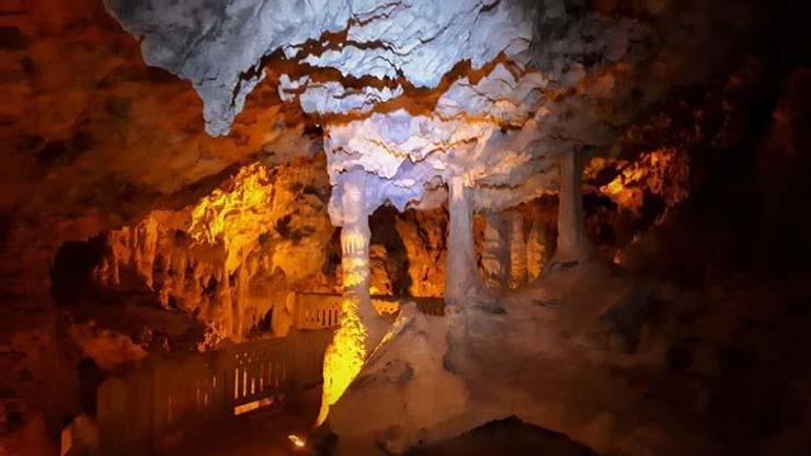 İnsuyu Mağarasının gizemli galerileri keşfediliyor Türkiyenin turizme açılan ilk mağarası