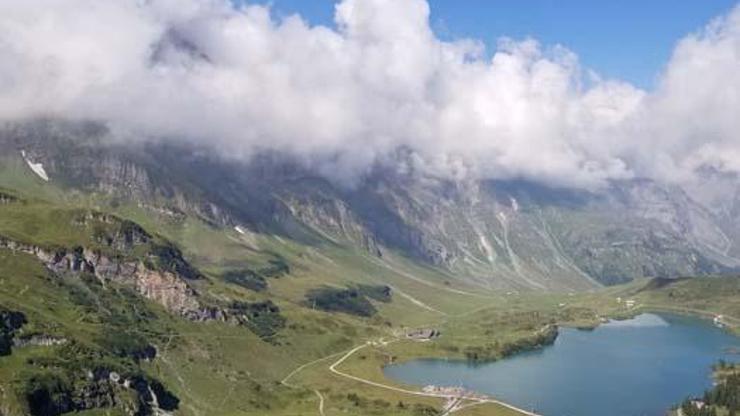İsviçre Alplerinin büyüleyici zirvesi Titlis Emre Ünlü yazdı...