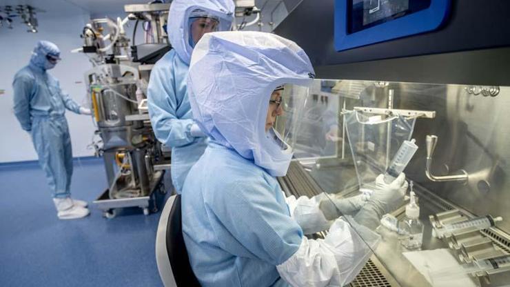 BioNTechin Marburgdaki Kovid-19 aşısı üretim tesisinin kapıları gazetecilere açıldı