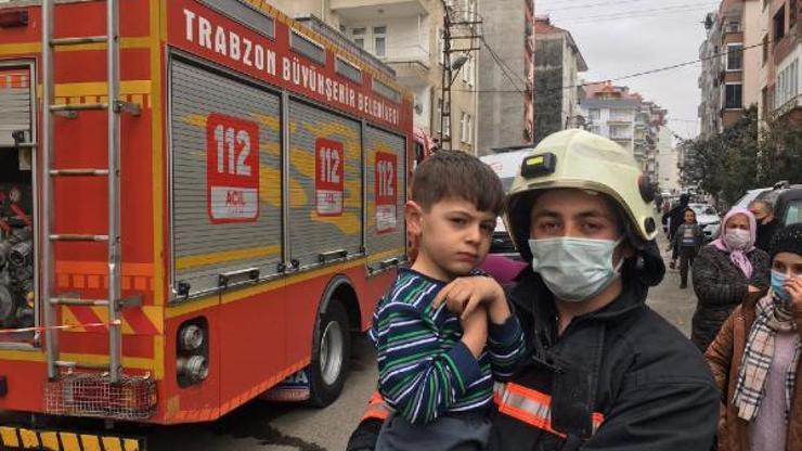 Yangında üst katta mahsur kalan 3’ü çocuk, 4 kişi kurtarıldı