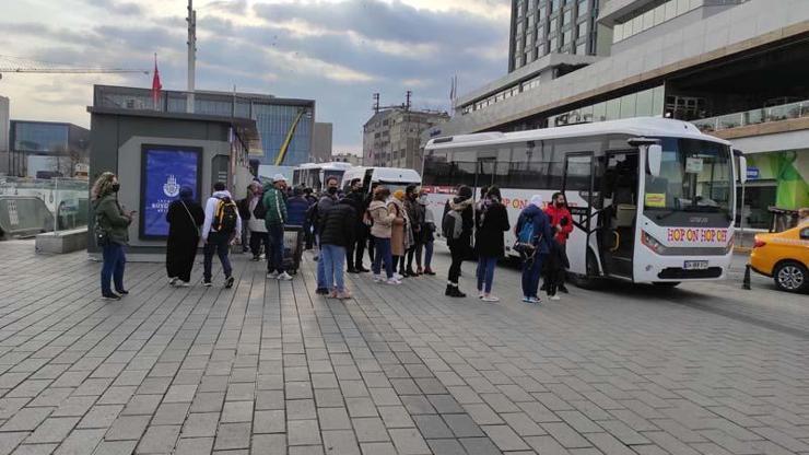Taksim Meydanı turistlere kaldı