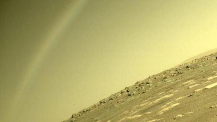 Bilim insanlarının kafasını karıştıran fotoğraf Marsta gökkuşağı mı var