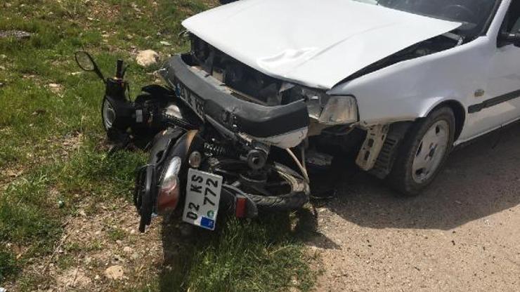 Otomobil altına giren motosiklet sürücüsü yaralandı - Kahta Haber