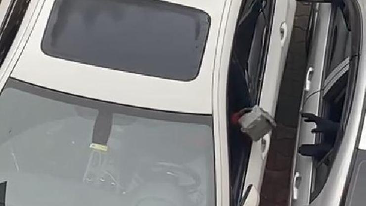 Lüks otomobilin hayalet göstergesini çalan hırsızlar kamerada
