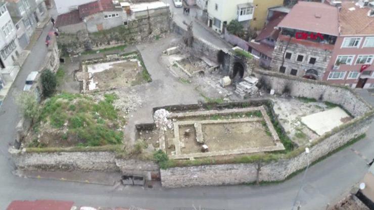 Kasturya Sinagogu talan edildi