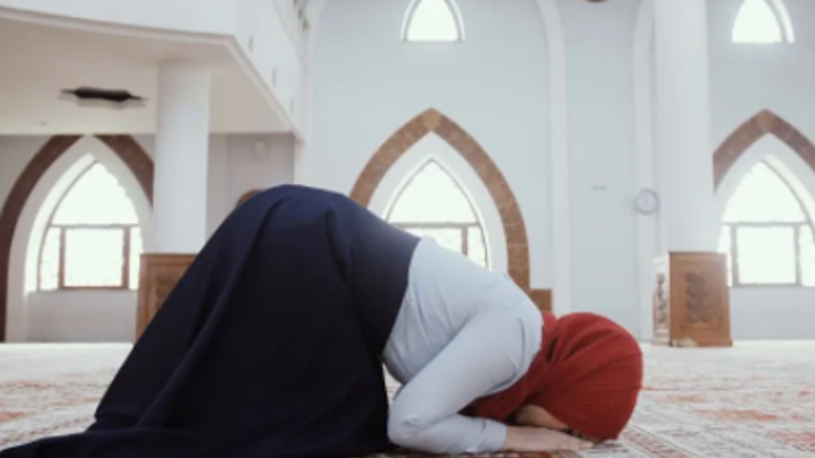 Öğle namazı nasıl kılınır? Öğle namazı kaç rekattır? Öğle namazı kılınışı Diyanet bilgileri...