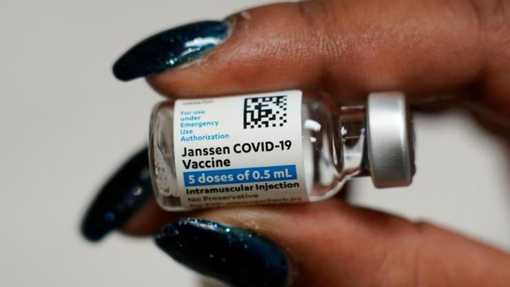 Johnson & Johnson aşısının kullanımı bir ülkede daha durduruldu