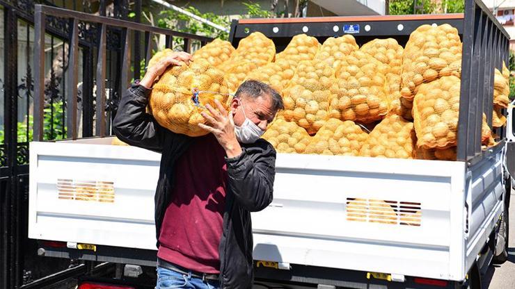 Adana’da ücretsiz patates dağıtımına başlandı