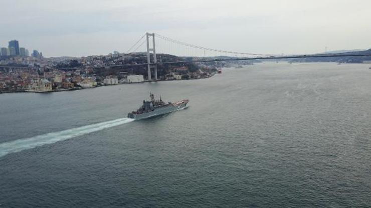 Rus savaş gemileri İstanbul Boğazından geçti