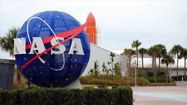 NASA, Aya inecek kapsülün inşası için SpaceXi seçti