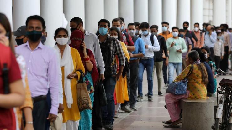 Dünyanın en büyük aşı üreticisi Hindistanda aşı stokları azalıyor