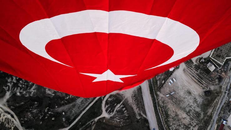 Kapadokyada balonlar, Türk bayraklarıyla havalandı