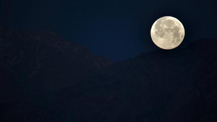 Antalyada Süper Ay manzarası