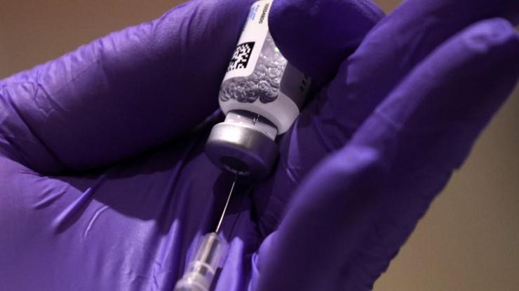 AstraZeneca aşısında tartışma sürüyor: Kanadada bir kişi hayatını kaybetti