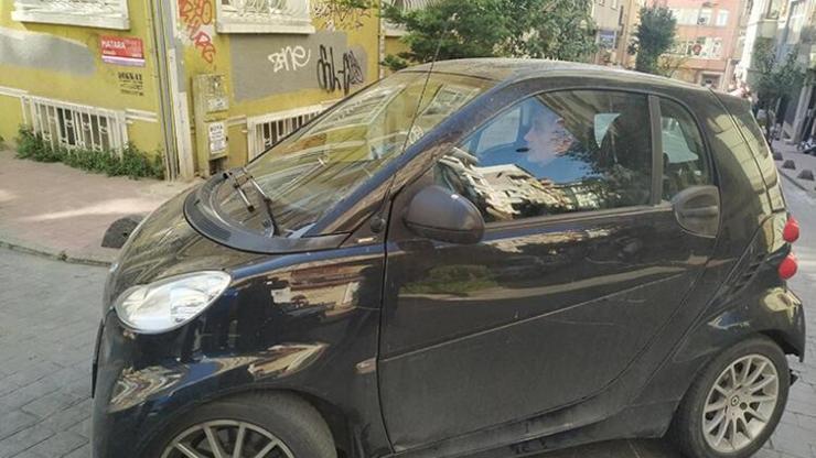 Nuri Bilge Ceylan küçük otomobiliyle trafiğe çözüm buldu