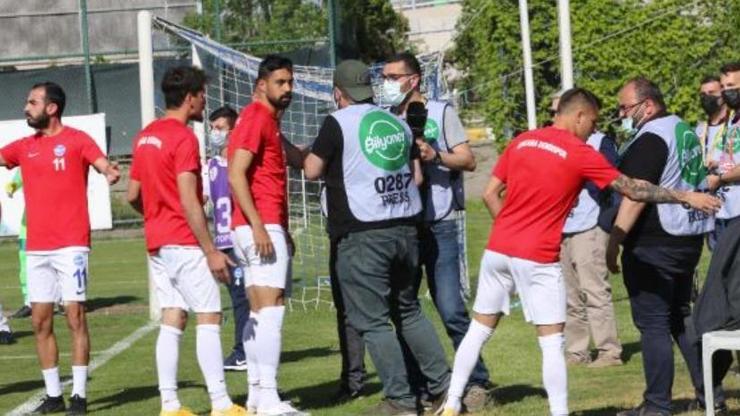 Ankara Demirspor-Kocaelispor maçında foto muhabirlere saldırı