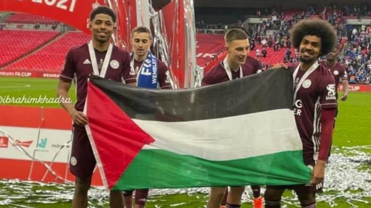 Hamza Choudhury ve Wesley Fofana Filistin bayrağı açtı