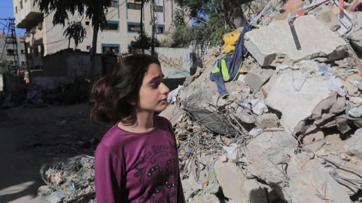 Evi bombalanan kız çocuğu dünyaya seslendi: İşgalcilere silah vermeyi bırakın